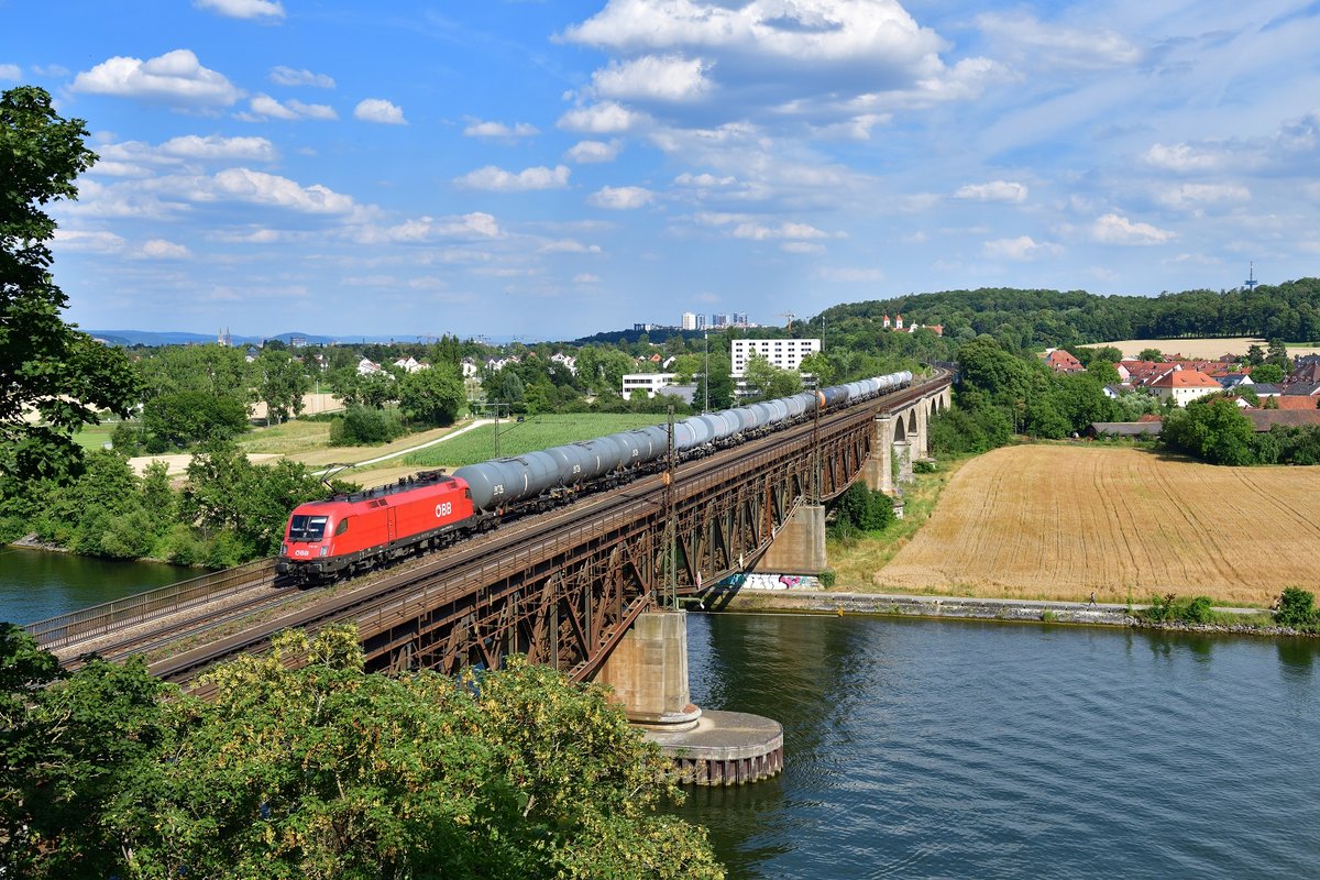 1116 167 mit einem Kesselzug am 23.07.2020 bei Mariaort.