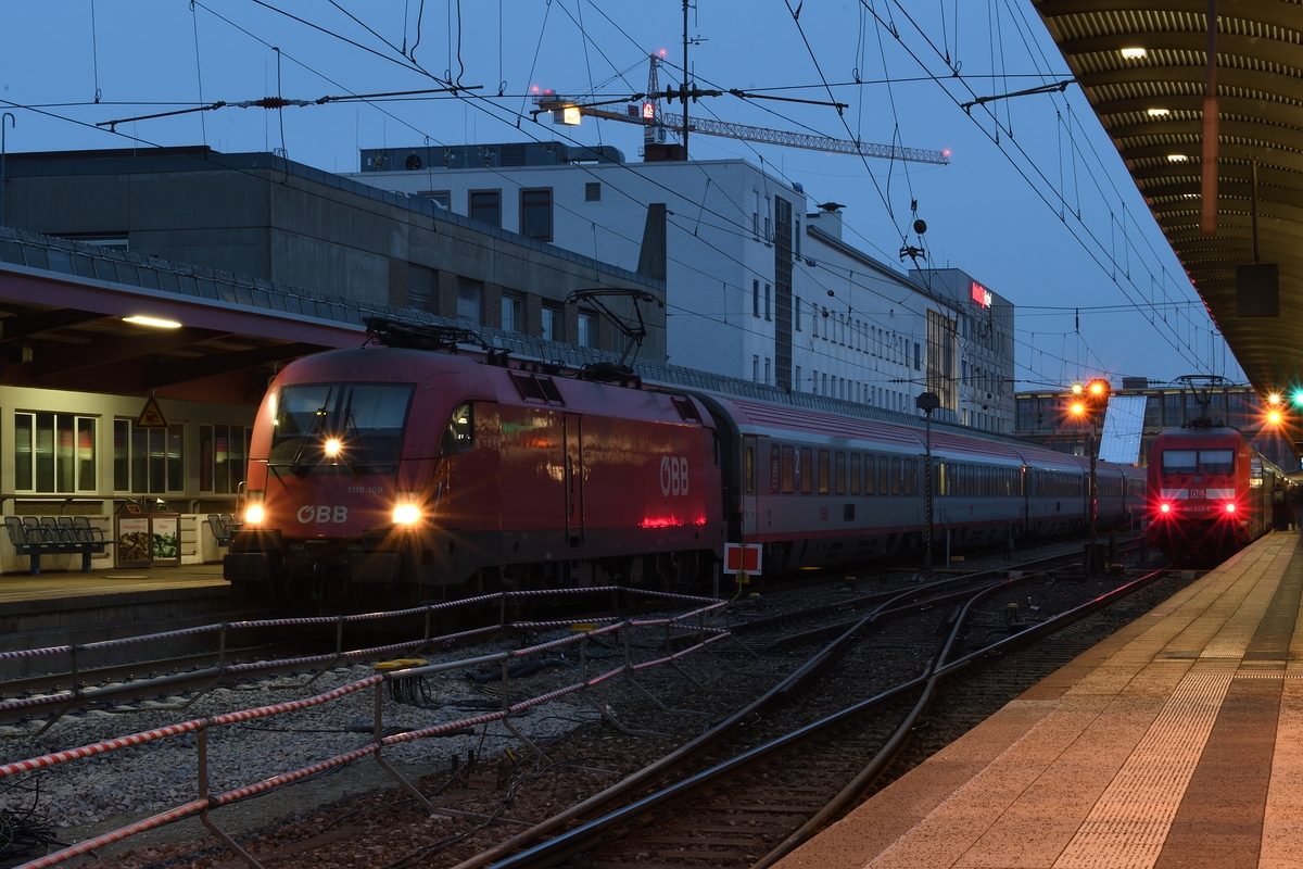 1116 169 bespannt am 9. November EC 112 nach Frankfurt am Main. Aufgenommen beim Halt in Ulm Hbf.