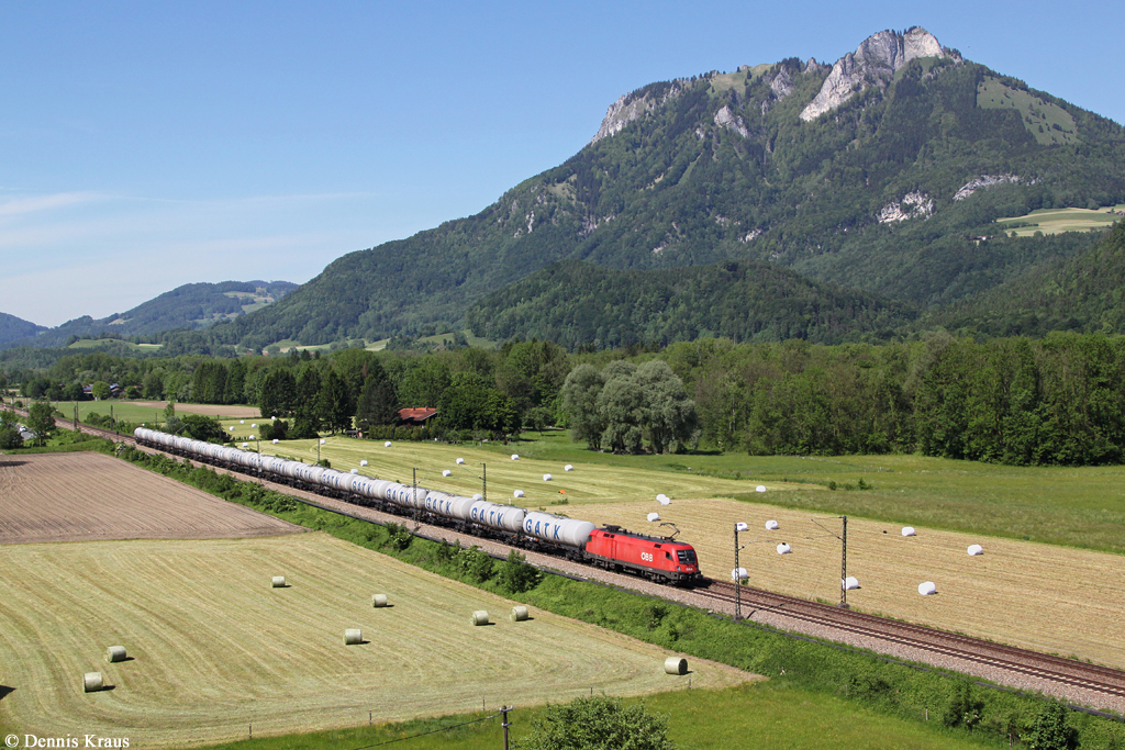 1116 171 mit einem Kesselwagenzug am 21.05.2014 bei Niederaudorf.