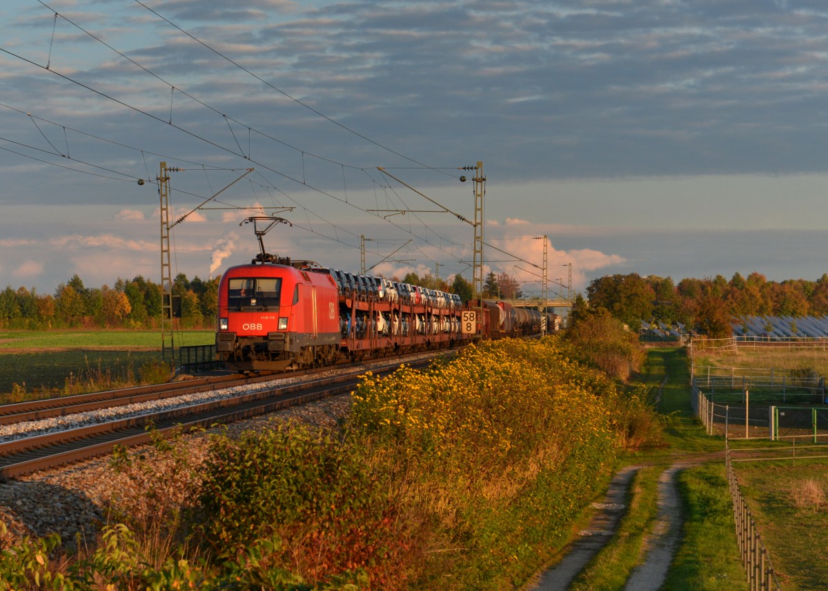 1116 172 mit einem Güterzug am 09.10.2015 bei Stephansposching. 