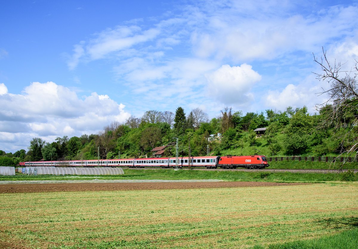 1116 173 mit EC 113 nach Klagenfurt bei Reichenbach an der Fils.Am Zugschluß ist die 1116 053.(14.5.2017)