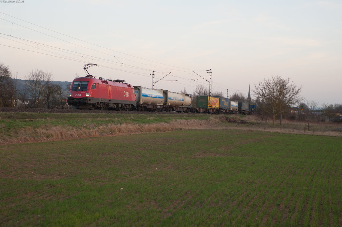 1116 176 mit einem KLV-Zug bei Thüngersheim Richtung Gemünden, 16.03.2017