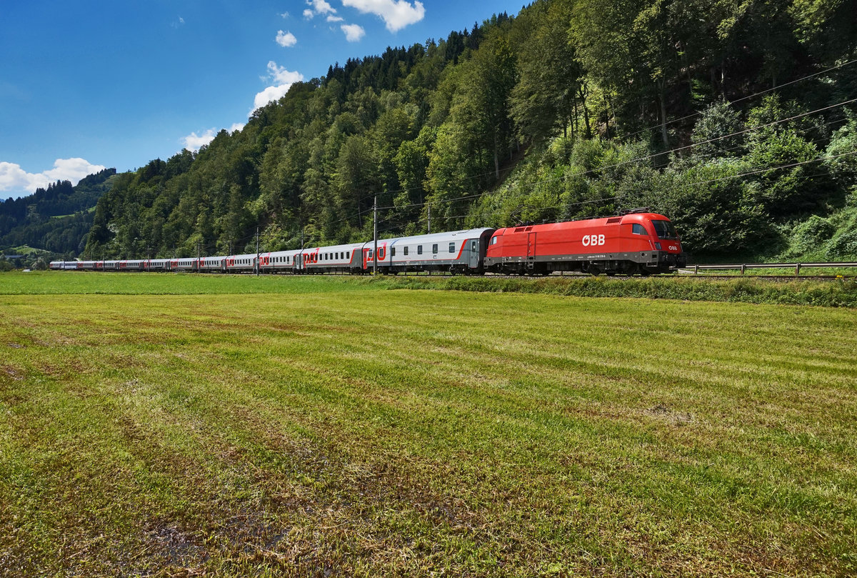 1116 178-5 fährt mit dem  Russenzug  D 408 (Nice Ville - Moskva Belorusskaja), bei Mitterberghütten vorüber.
Aufgenommen am 7.8.2016.