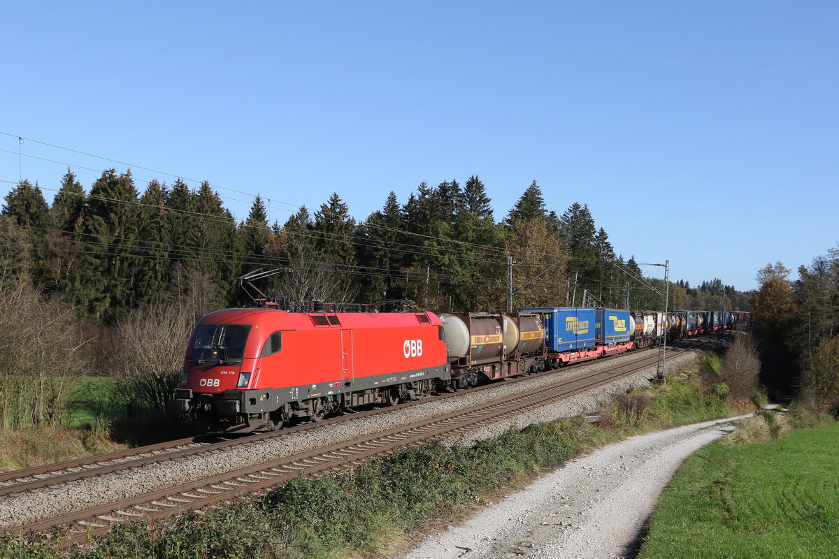 1116 179 mit einem  KLV  am 31. Oktober 2022 bei Grabenstätt.