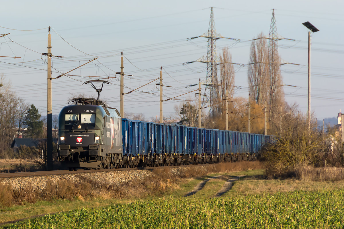 1116 182  Bundesheer  mit Kohlenzug 91005 von Hohenau nach Linz konnte am 31.12.2020 zwischen Stockerau und Hausleiten fotografisch festgehalten werden. (Hier die Televersion).