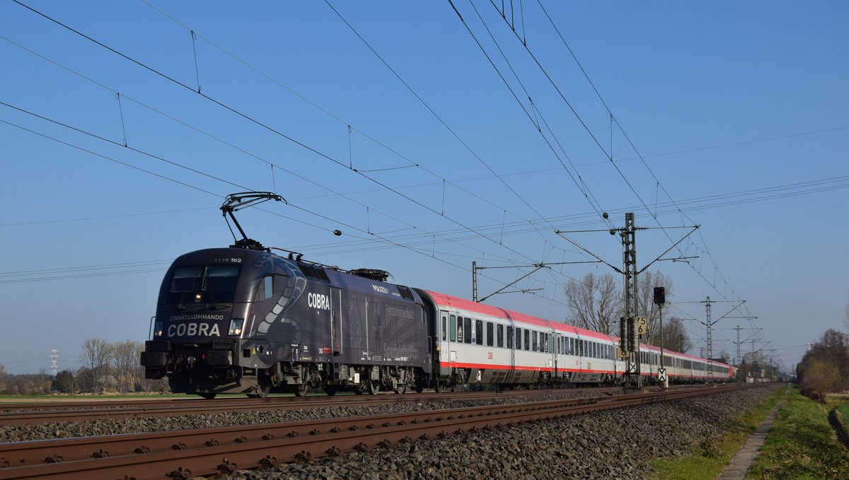 1116 182  Einsatzkommando Cobra  zieht den EC113, der an diesem Tag wegen Bauarbeiten nur zwischen Frankfurt und München verkehrte durch Darmstadt Arheilgen. Aufgenommen am 30.3.2019 8:32