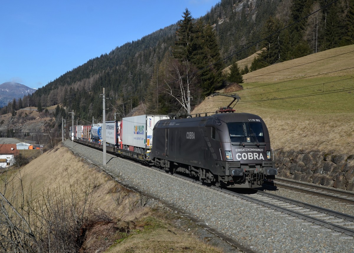  1116 182 mit einer Rola nach Brennersee am 22.01.2014 bei Wolf am Brenner.