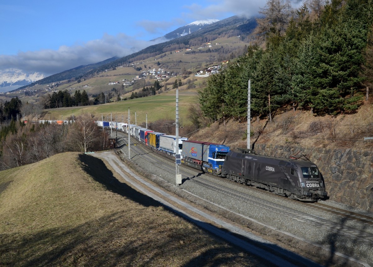 1116 182 mit einer Rola nach Wrgl am 22.01.2014 bei Matrei am Brenner.