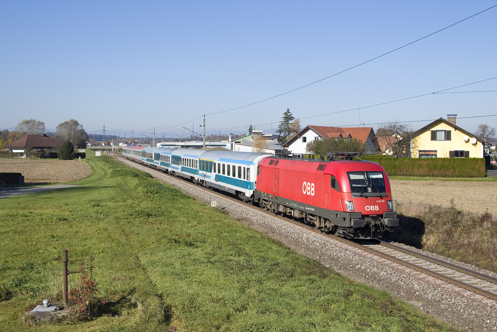 1116 187 am 1. November 2015 mit EC 151  Emona  bei Neudorf ob Wildon. 