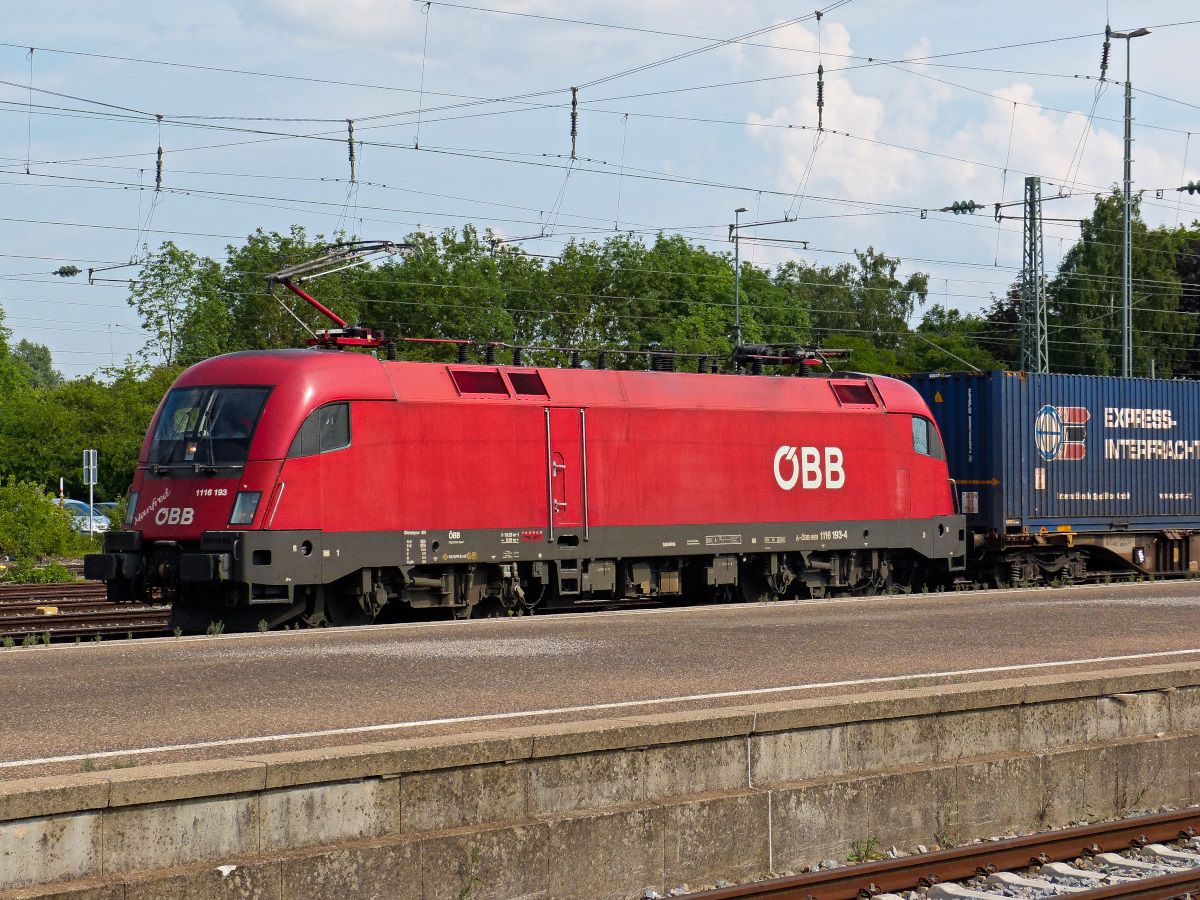 1116 193-4 am 12.06.2015 in Crailsheim