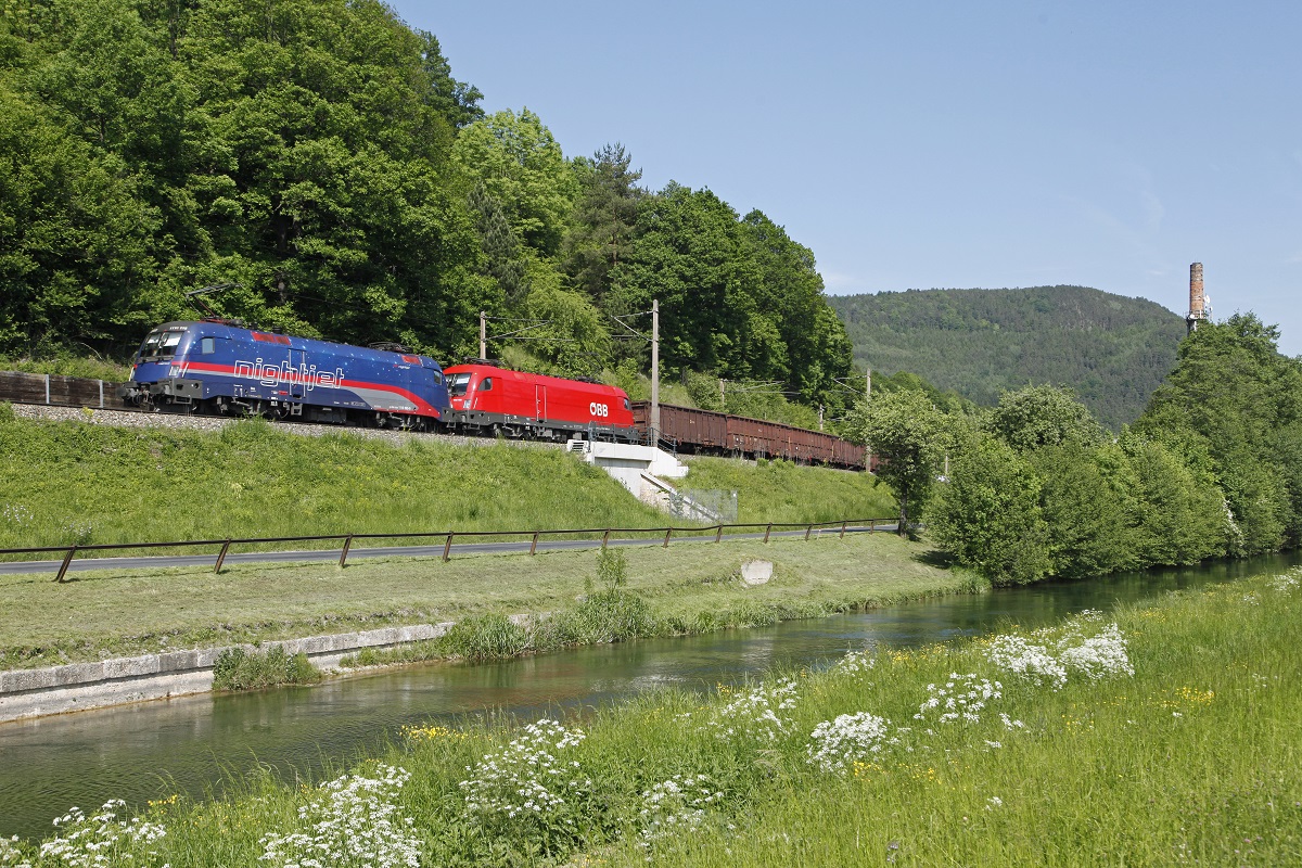 1116 195 + 1116.... mit Güterzug bei Schlöglmühl am 22.05.2017.