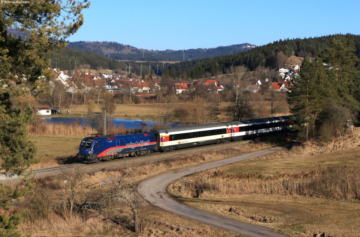 1116 195 mit dem IC 186 / RE 50186 (Zürich HB/Singen(Htw) - Stuttgart Hbf) bei Neufra 27.2.22