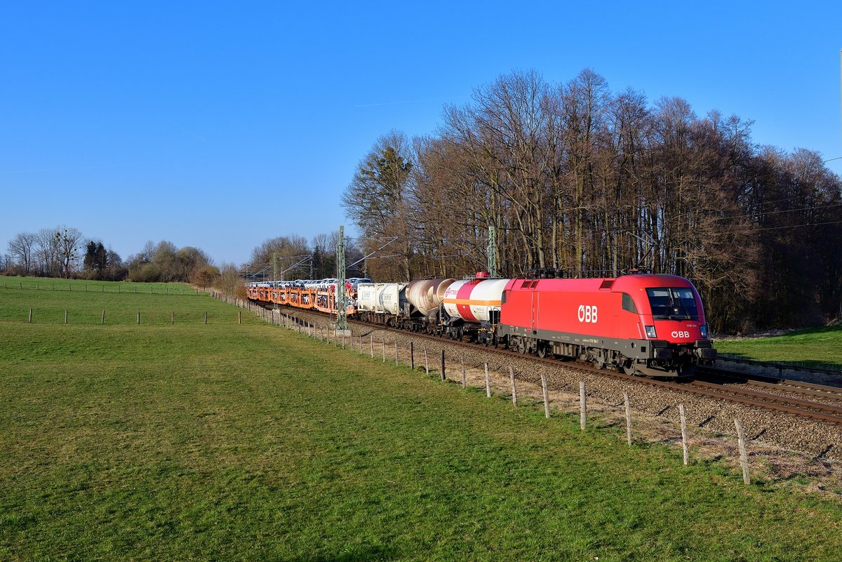 1116 196 mit einem Güterzug am 18.03.2020 bei Vogl.