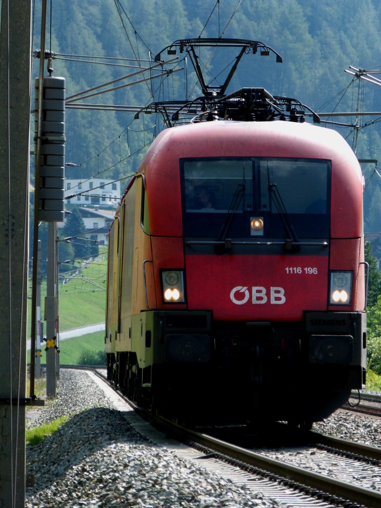 1116 196 sowie eine weitere Maschine am 31.8.13 bei St. Jodok am Brenner, LZ Richtung Innsbruck.