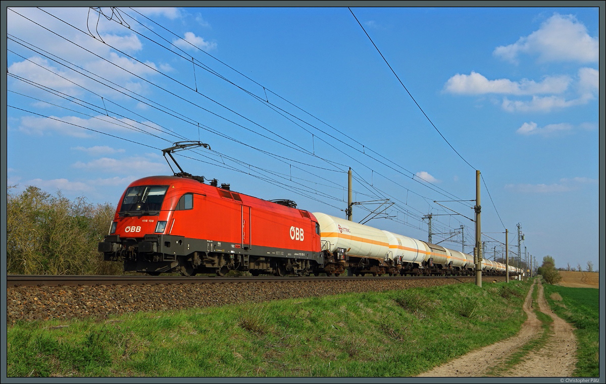 1116 198 der ÖBB zieht am 07.04.2019 einen Gaskesselzug durch die Magdeburger Börde bei Wellen Richtung Westen. 