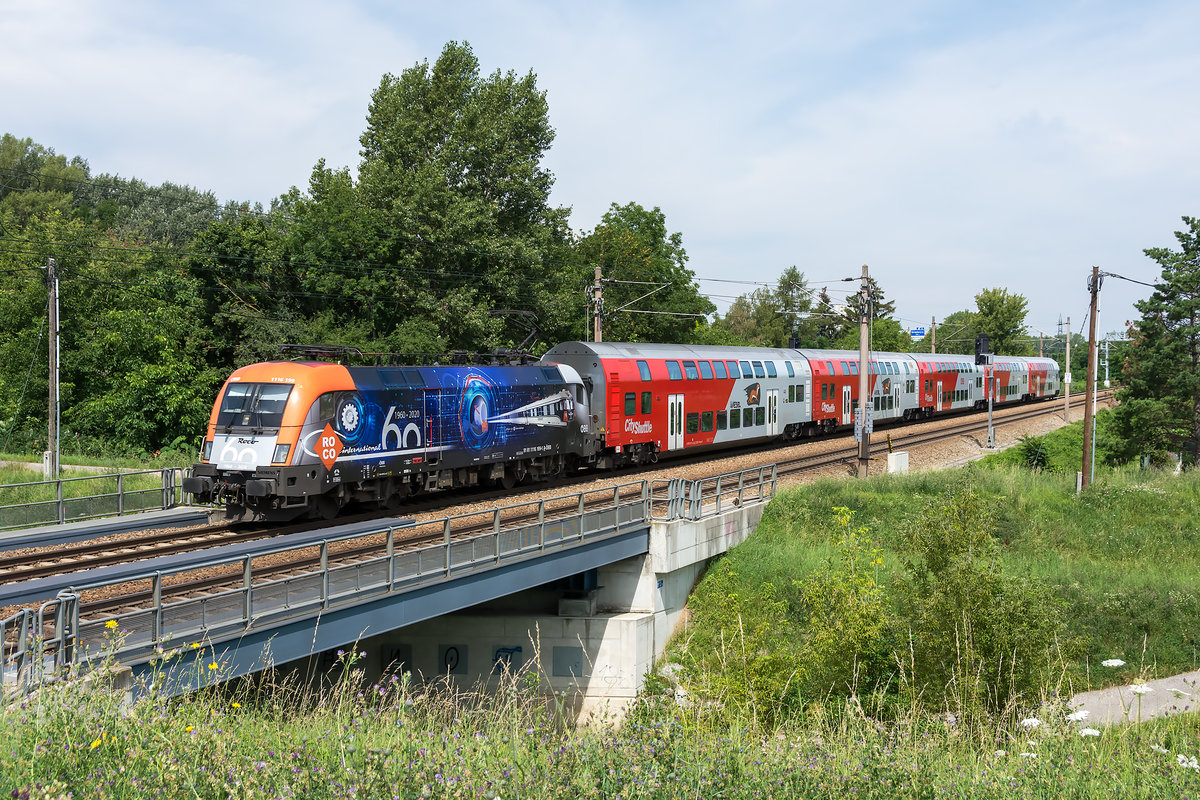 1116 199,  60 Jahre Roco  am 26.07.2020 mit dem R 2229 in Bisamberg.