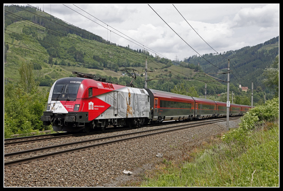 1116 200 mit RJ535 bei Oberaich am 4.06.2020.
