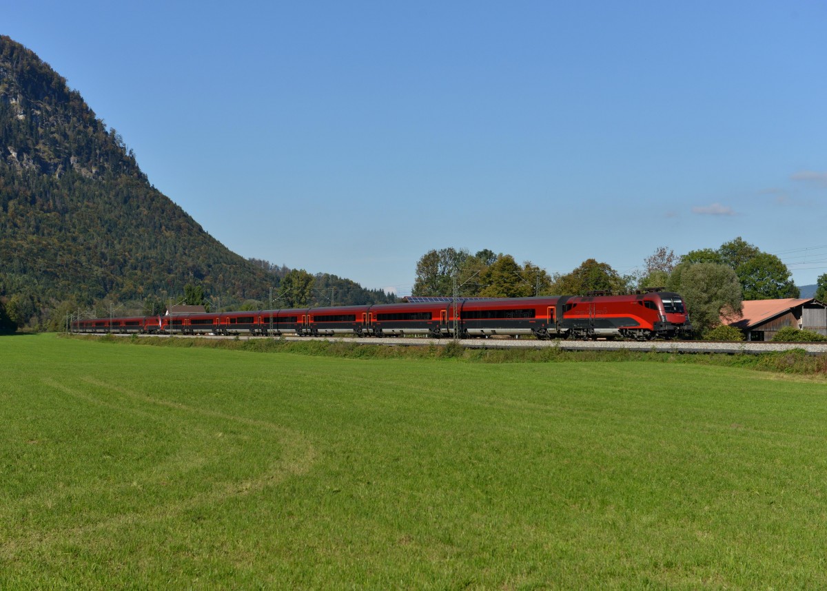 1116 204 mit einem Railjet nach Zrich am 13.10.2013 bei Niederaudorf.