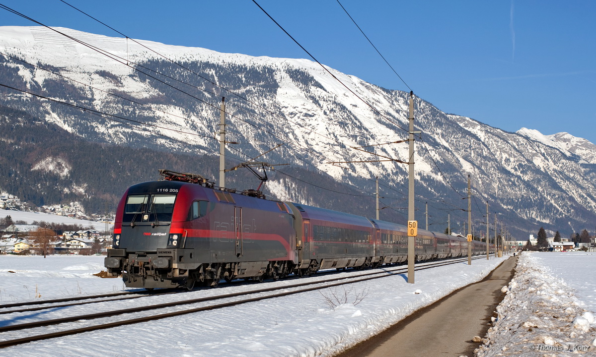 1116 205 - Schwaz in Tirol - 12.01.2012 - RJ 162, Wien-Zürich