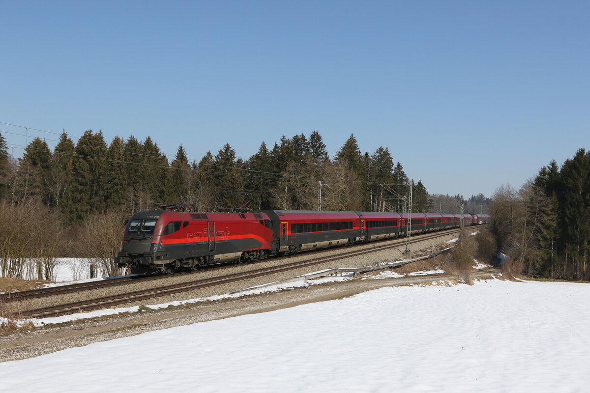 1116 208 aus Salzburg kommend am 2. März 2023 bei Sossau im Chiemgau.
