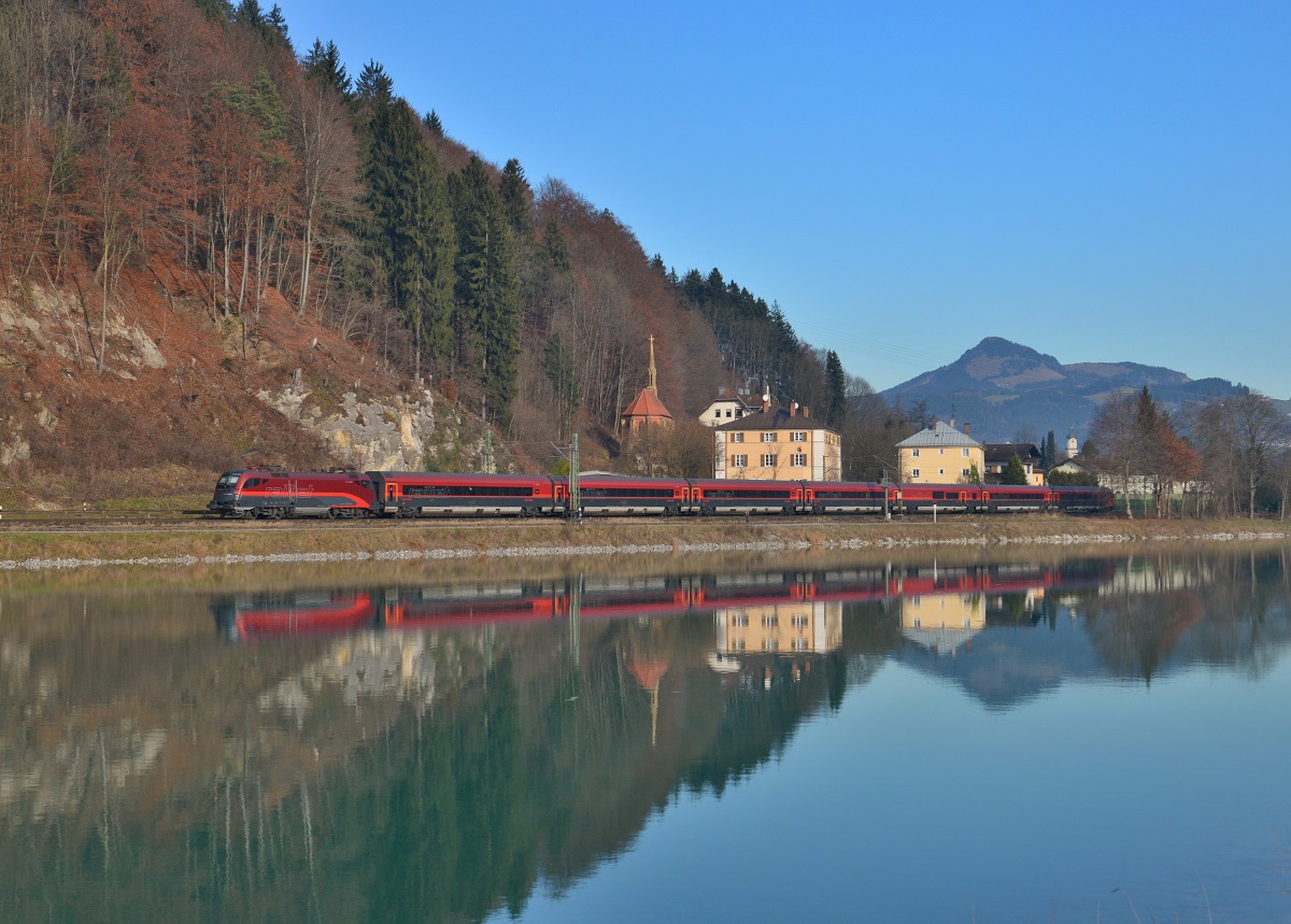 1116 215 mit einem Railjet am 24.12.2014 bei Kufstein. 