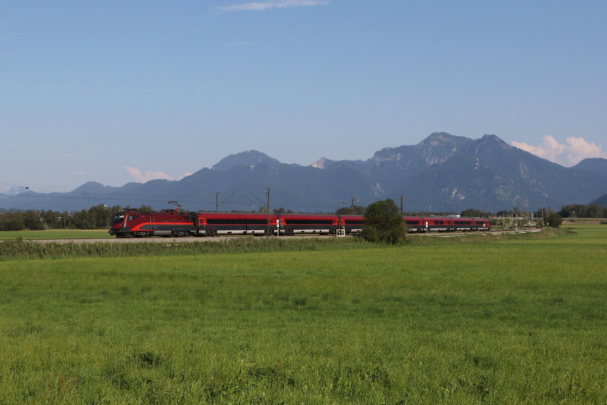 1116 215 war am 15. Juli 2024 bei Bernau am Chiemsee in Richtung Rosenheim unterwegs.