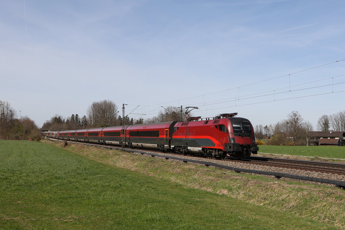 1116 217 auf dem Weg nach Innsbruck am 20. März 2024 bei Brannenburg. 