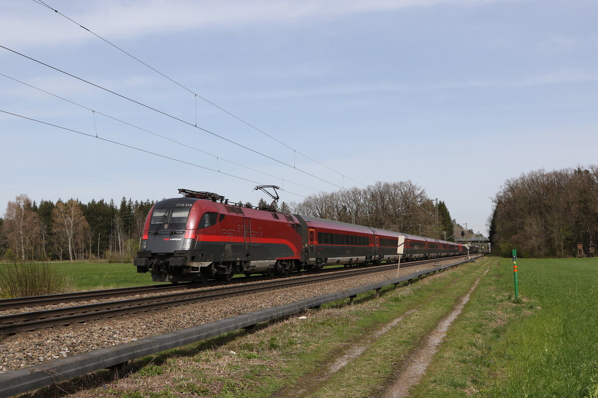 1116 218 auf dem Weg nach Innsbruck, aufgenommen am 26. März 2024 bei Brannenburg im Inntal.