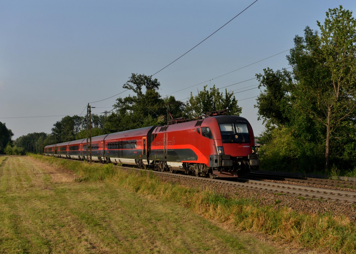 1116 220 mit einem Railjet am 03.08.2013 bei Happing.