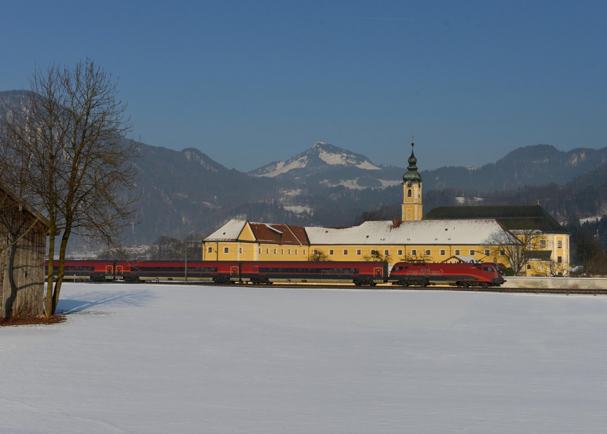 1116 221 mit einem Railjet am 26.01.2013 bei Niederaudorf.