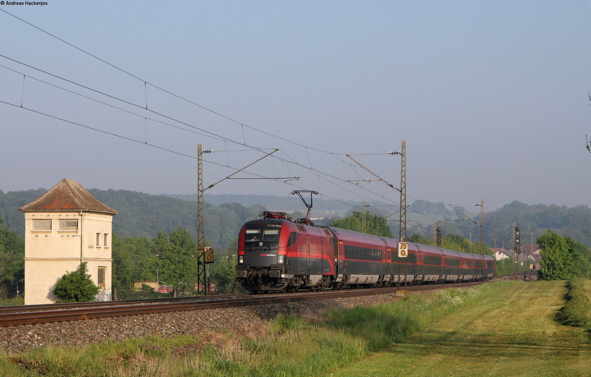 1116 223-9 mit dem RJ 63 (Frankfurt(Main)Hbf-Budapest-Keleti) bei Halzhausen 12.5.18