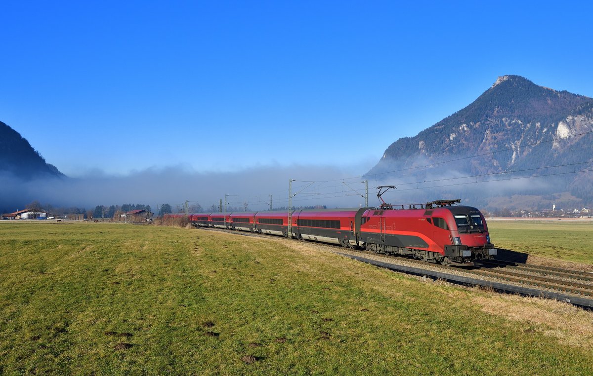 1116 224 mit einem RJ am 19.12.2020 bei Niederaudorf.