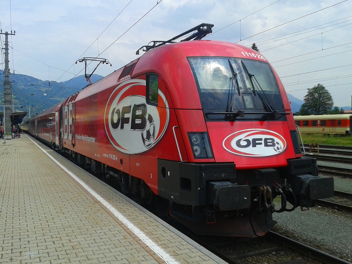 1116 225-4  ÖFB  mit railjet 533 von Wien Hbf, am 8.7.2015 bei der Ankunft im Endbahnhof Lienz.
