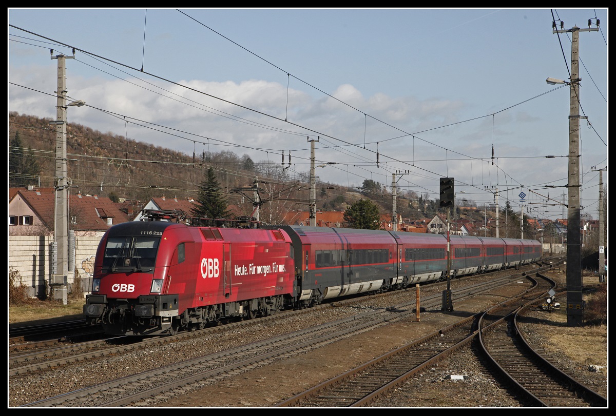 1116 225 fährt am 27.01.2020 mit einem Railjet in Kapfenberg ein.