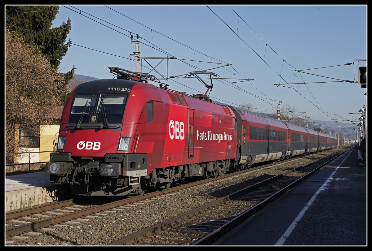 1116 225 mit Railjet in Allerheiligen - Mürzhofen am 23.01.2020.