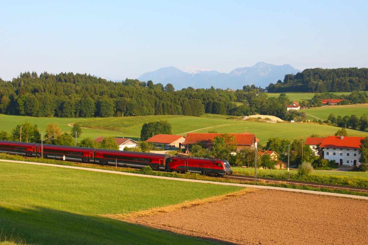 1116 225 mit RailJet nach Bregenz bei Endorf/Obb. - 15/08/2013