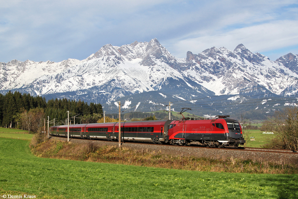 1116 225 mit umgeleiteten Rj am 25.10.2014 bei Gerling.
