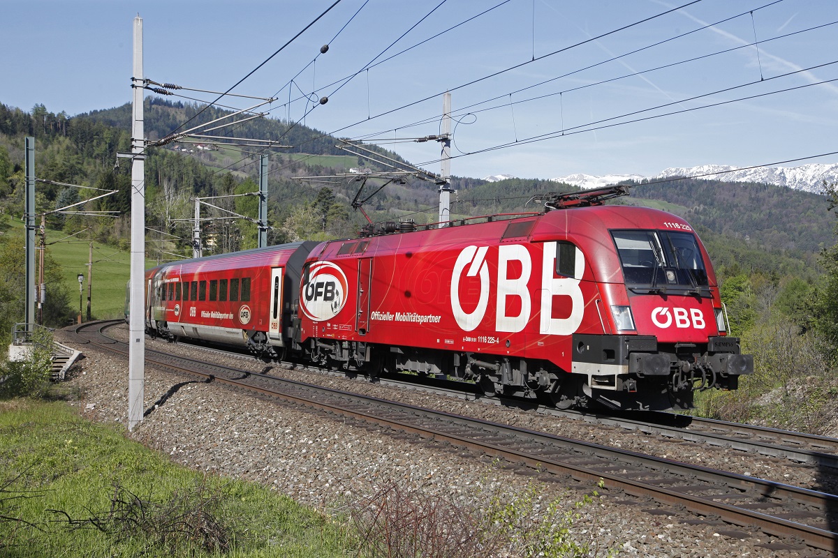 1116 225 (ÖFB) als Railjet bei Eichberg am 25.04.2017.