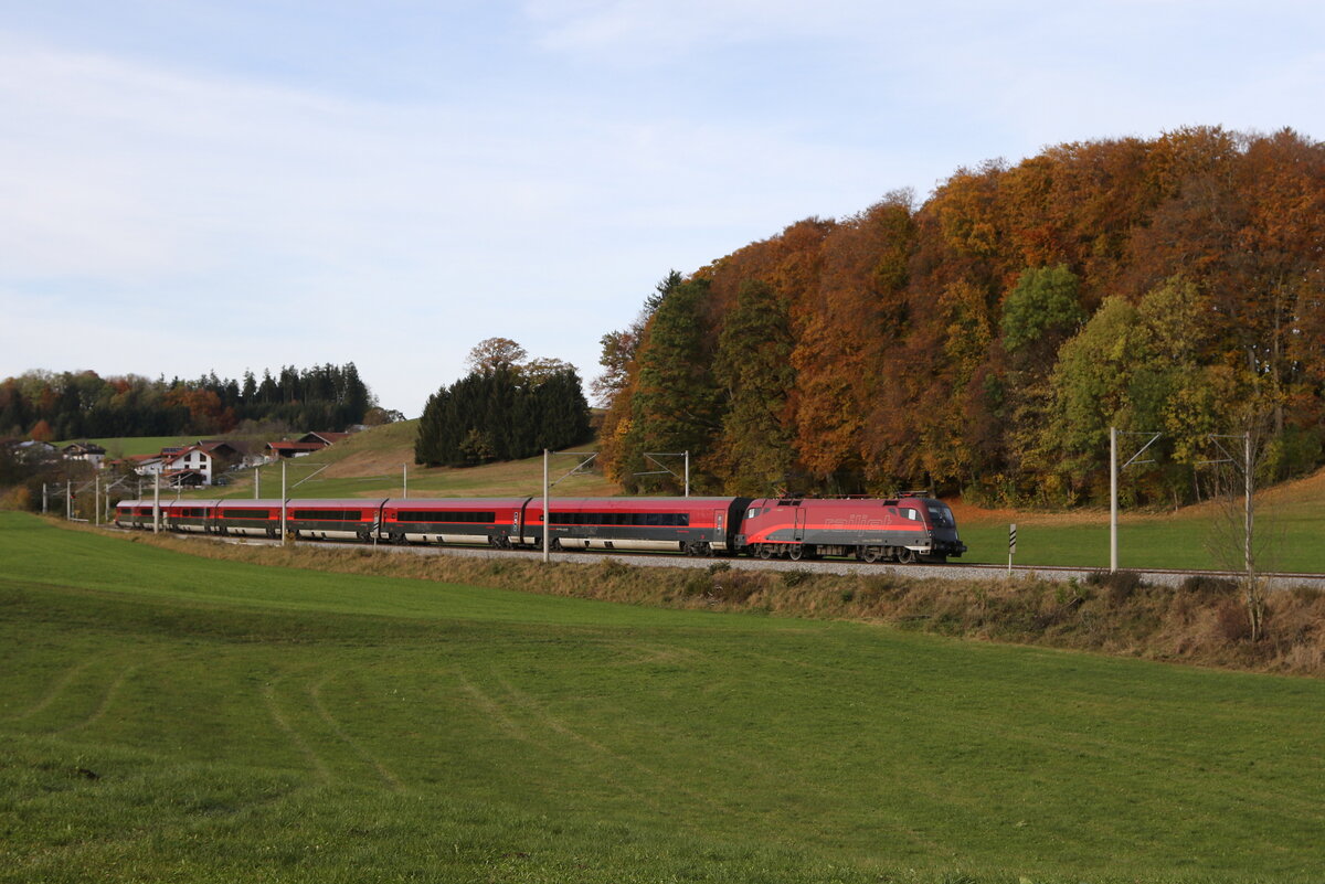 1116 226 war am 9. November 2023 bei Axdorf in Richtung Salzburg unterwegs.