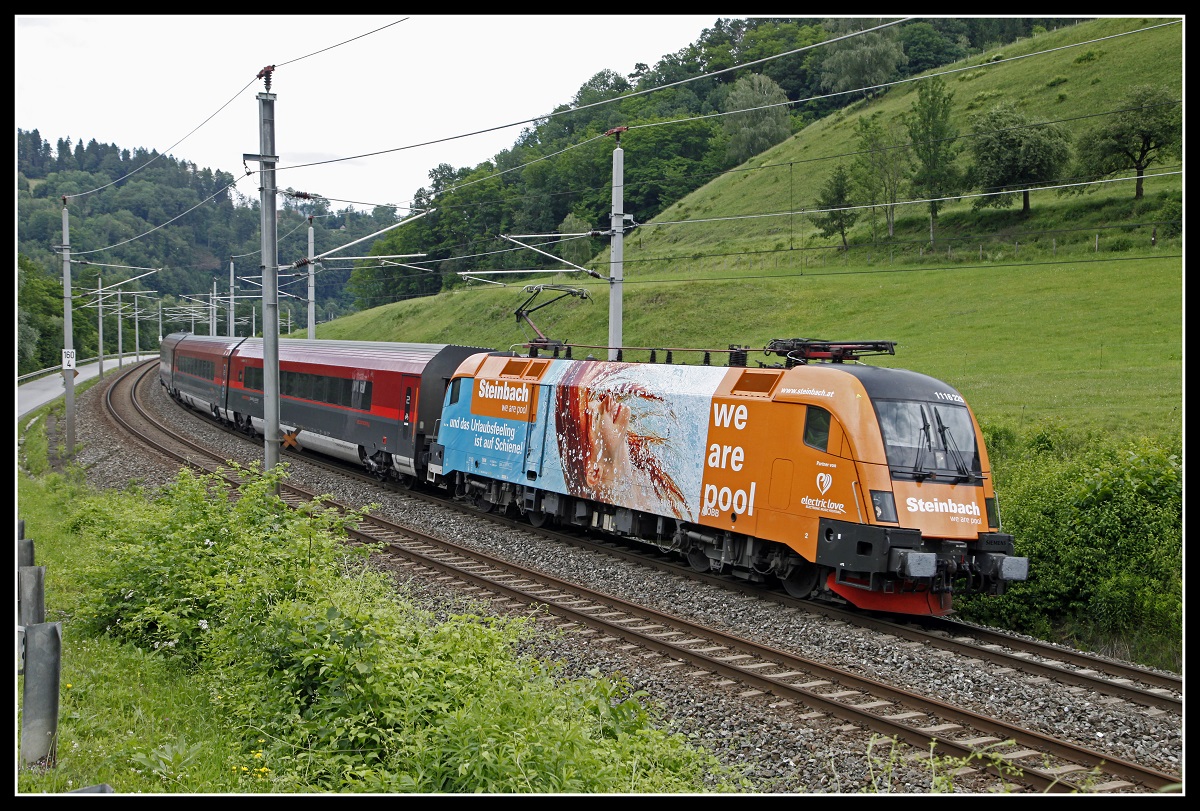 1116 229 mit Railjet bei Bruck an der Mur am 16.06.2020.