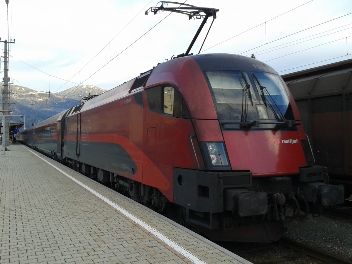 1116 230-4 am Zugschluss des railjet 533 (Lienz - Wien Meidling) am 11.12.2014 in Lienz.