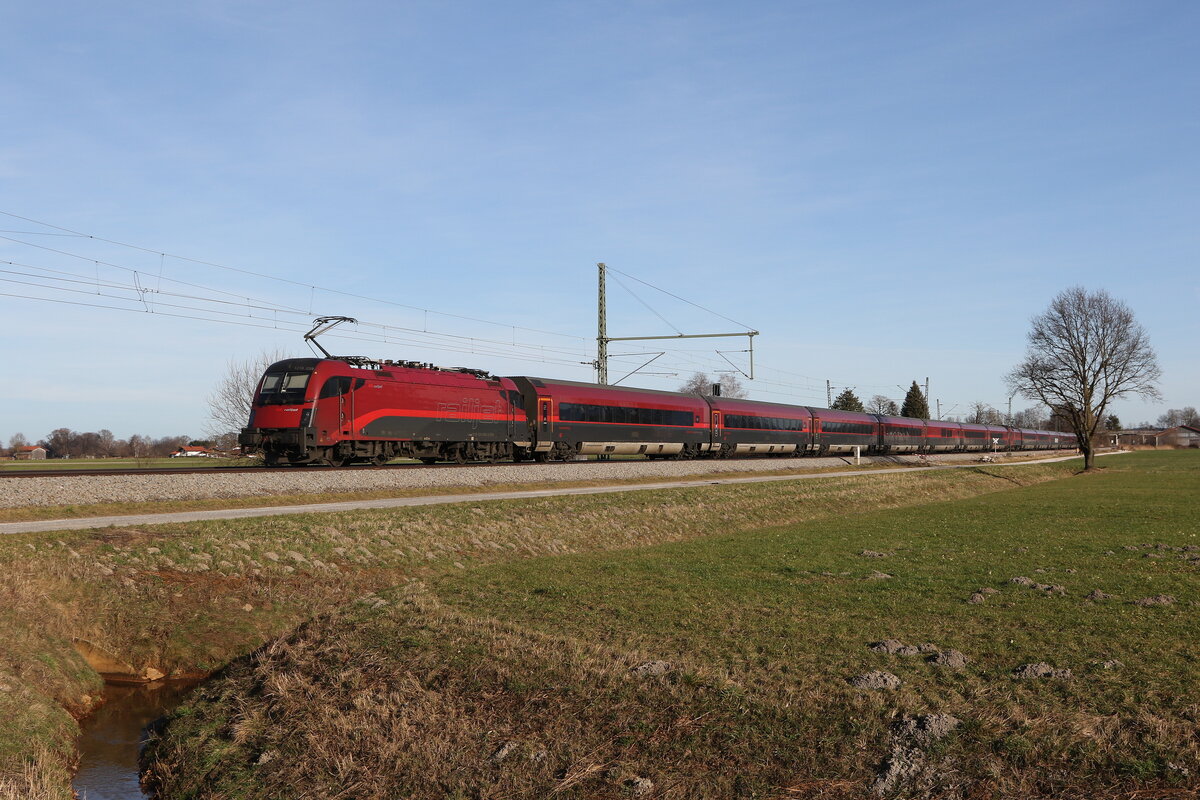 1116 239 aus Salzburg kommend am 1. Januar 2023 bei Übersee am Chiemsee.