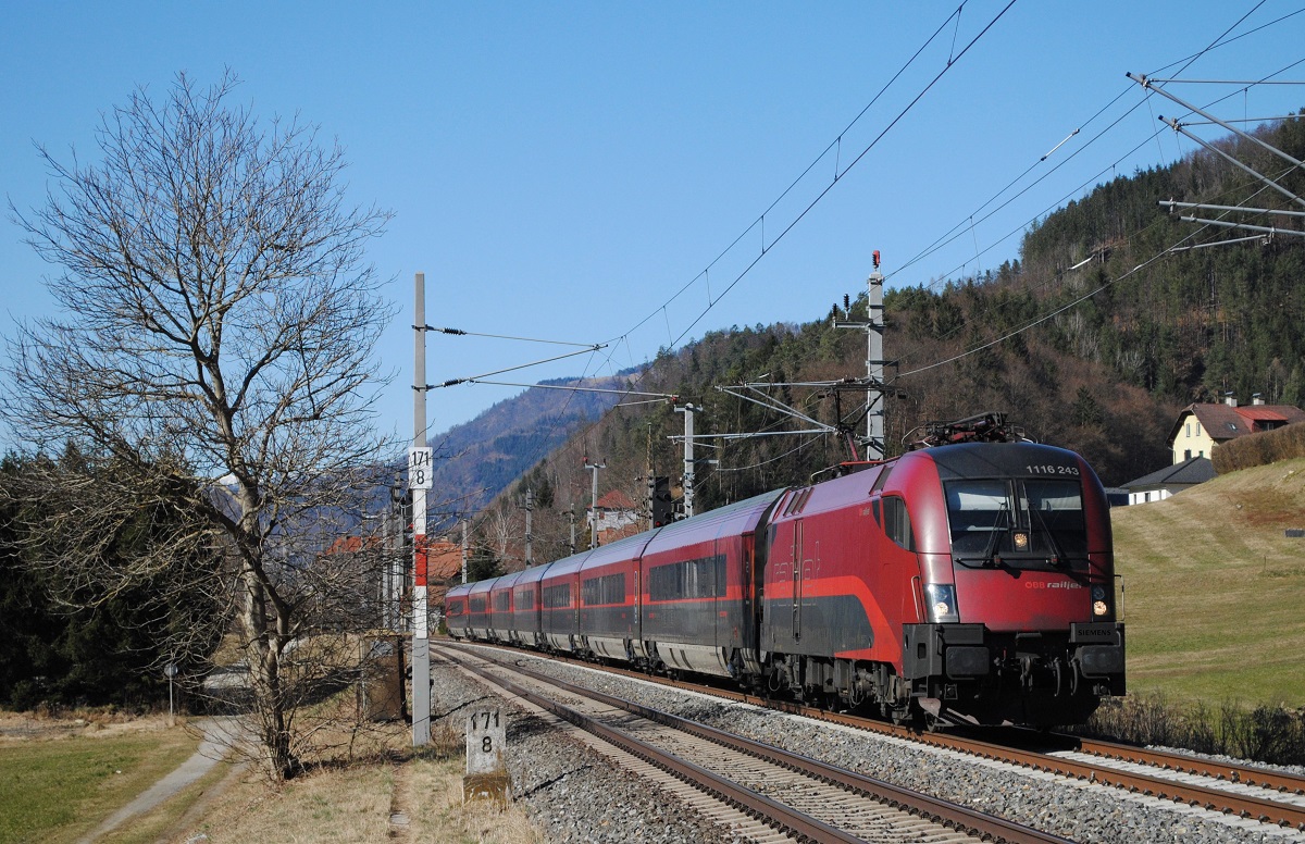 1116 243 + RJ653 bei Mixnitz km 171,8 auf der Fahrt nach Graz Hbf. (06.03.2021)