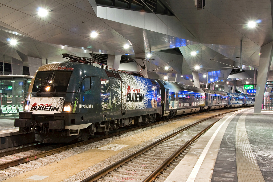 1116 248  Red Bulletin -The Red Bulletin Fashion Train  in Wien Hauptbahnhof, am Abend des 04.01.2015 kurz vor der Abfahrt al railjet 755 nach Graz Hbf.