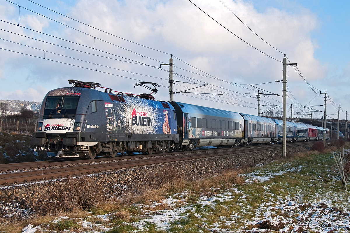 1116 248  Red Bulletin -The Red Bulletin Fashion Train  ist mit railjet 558 von Wien nach Graz unterwegs. Die Aufnahme entstand kurz vor Pfaffstätten, am 06.01.2015.