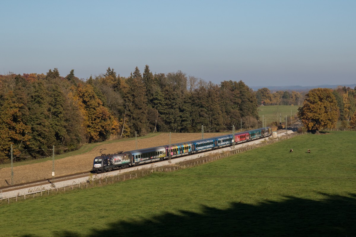 1116 248  RedBulletin FashionTrain  mit passender Garnitur am 31. Oktober 2015 bei Übersee.