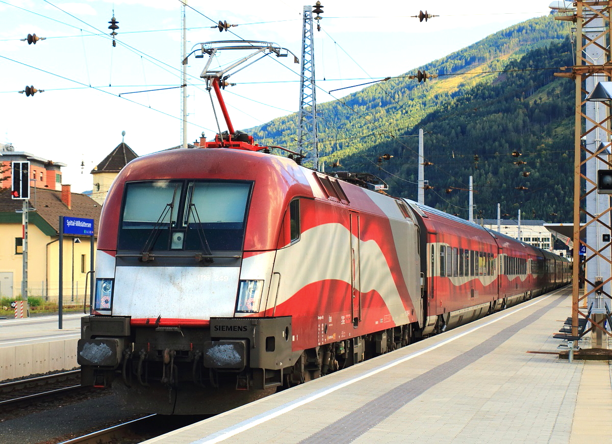 1116 249-2 mit dem Railjet 530 von Lienz nach Wien am 27.08.2014 im Bahnhof Spittal-Millstättersee