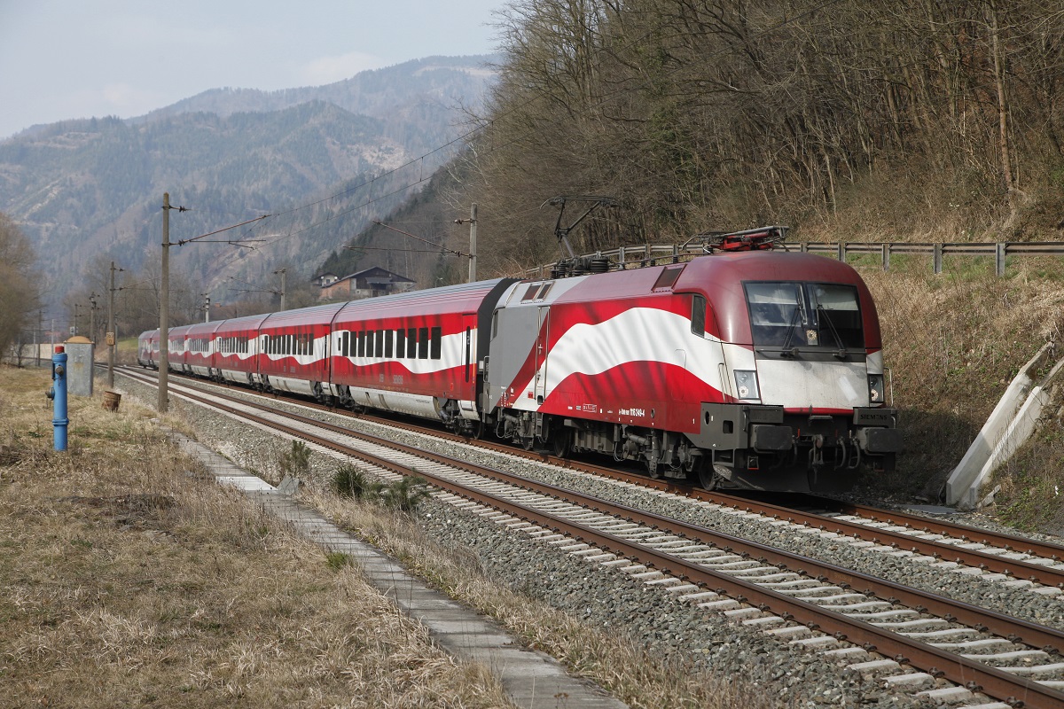 1116 249 als RJ653 bei Pernegg am 23.03.2015.
