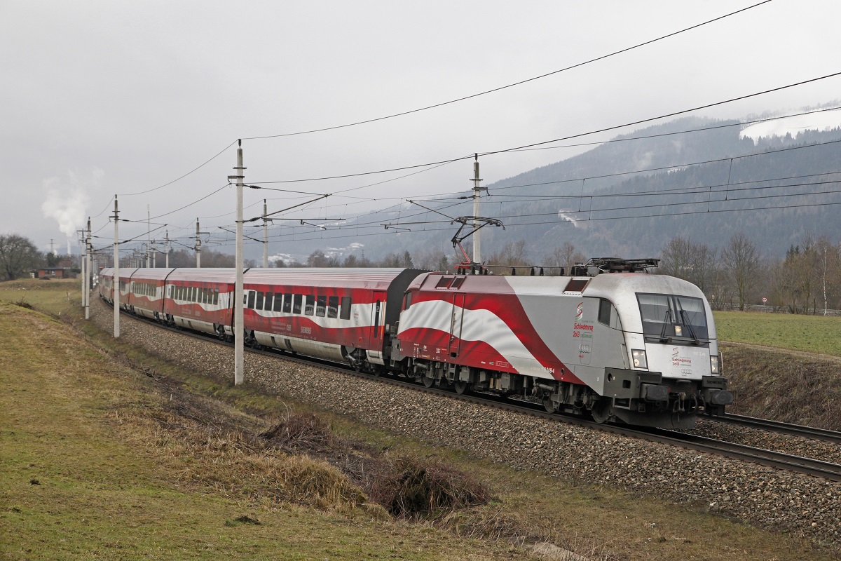 1116 249 (Lange Fahne) als RJ534 bei Niklasdorf am 21.02.2014.