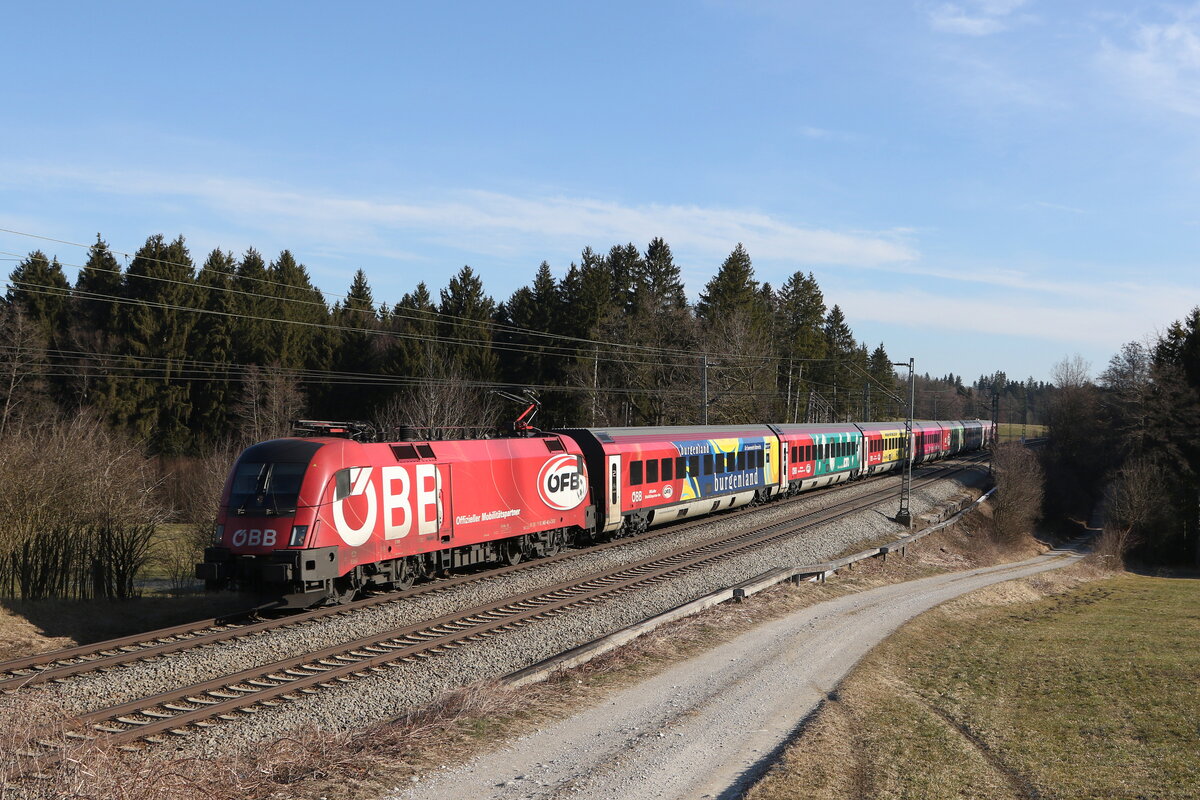 1116 249 mit dem  ÖFB-Railjet  aus Salzburg kommend am 3. März 2022 bei Grabenstätt im Chiemgau.